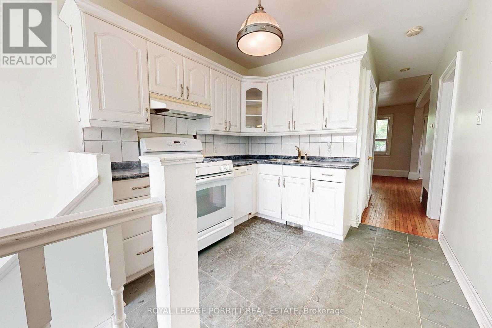 












25 ASH CRESCENT

,
Toronto,




Ontario
M8W1E4

