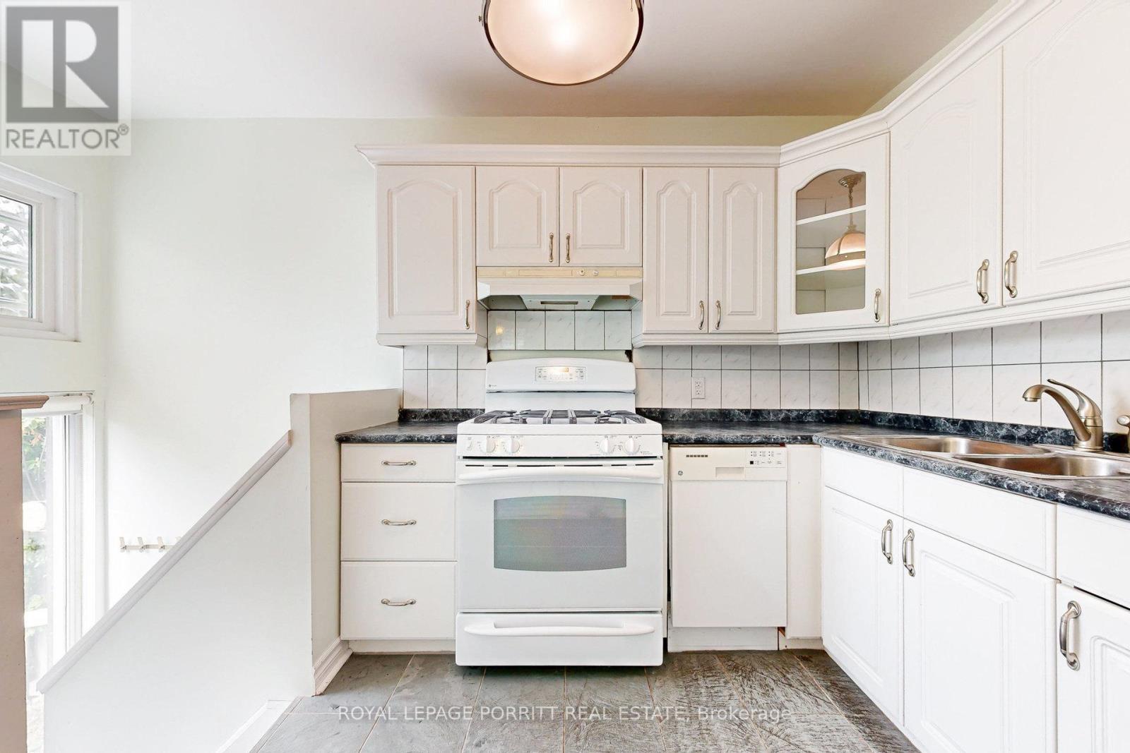 












25 ASH CRESCENT

,
Toronto,




Ontario
M8W1E4

