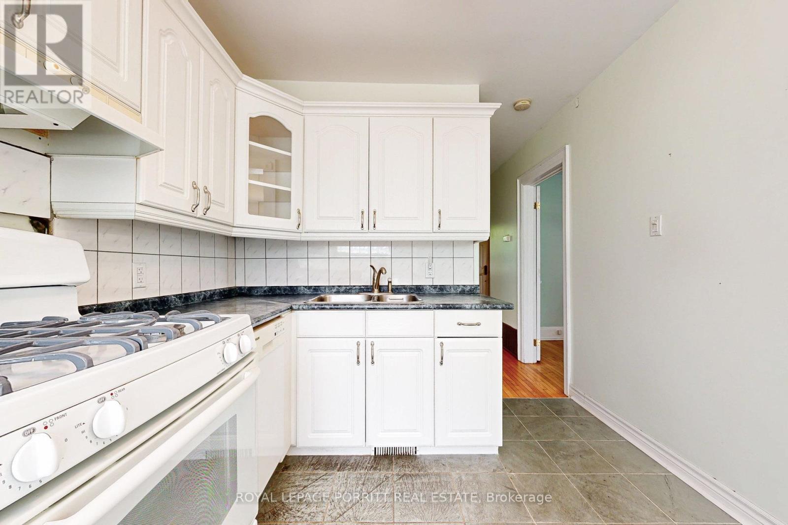 












25 ASH CRESCENT

,
Toronto,




Ontario
M8W1E4

