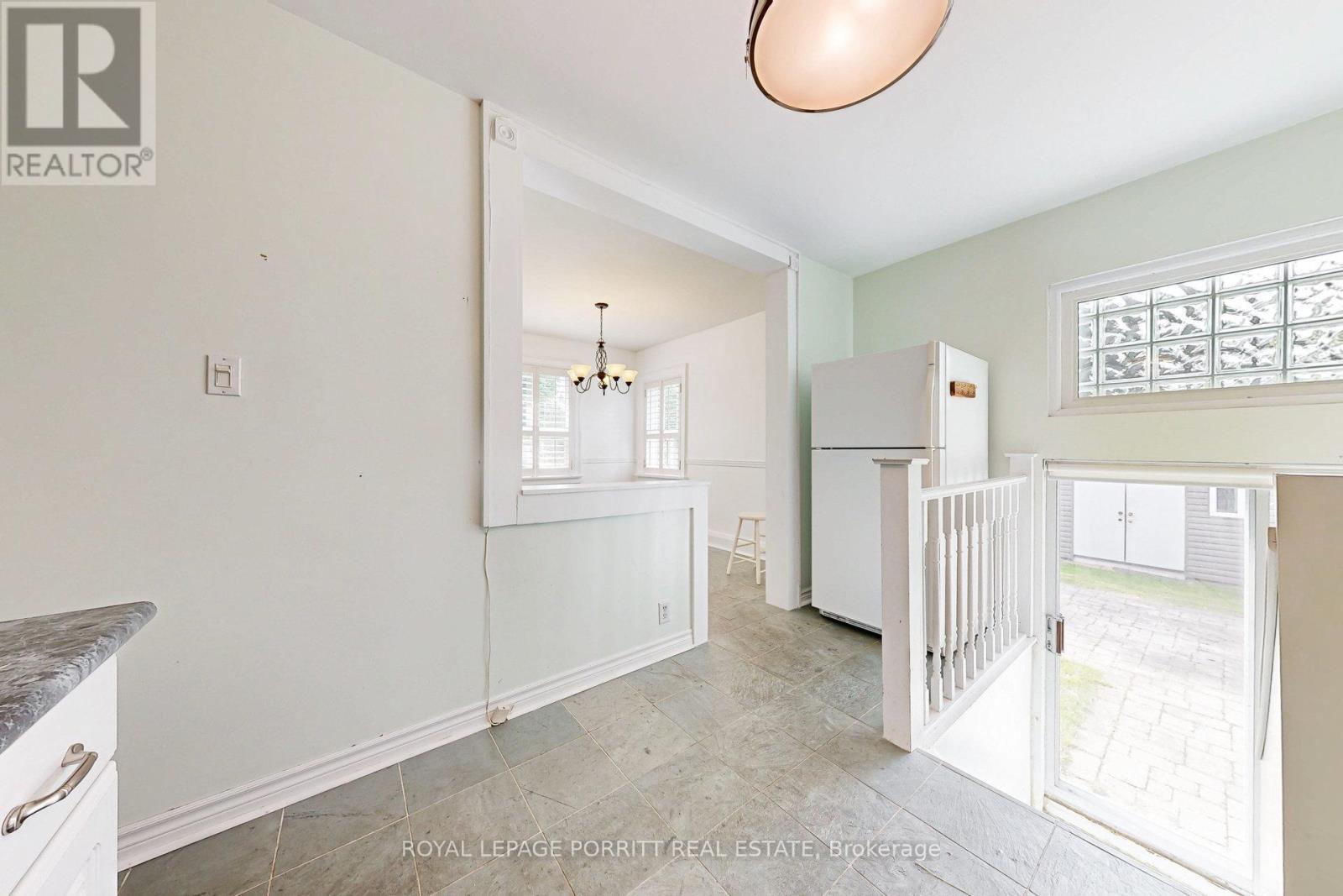 












25 ASH CRESCENT

,
Toronto,




Ontario
M8W1E4

