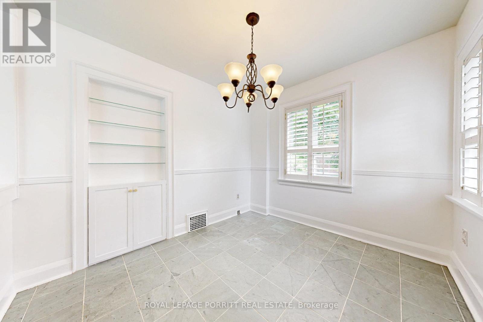 












25 ASH CRESCENT

,
Toronto,




Ontario
M8W1E4

