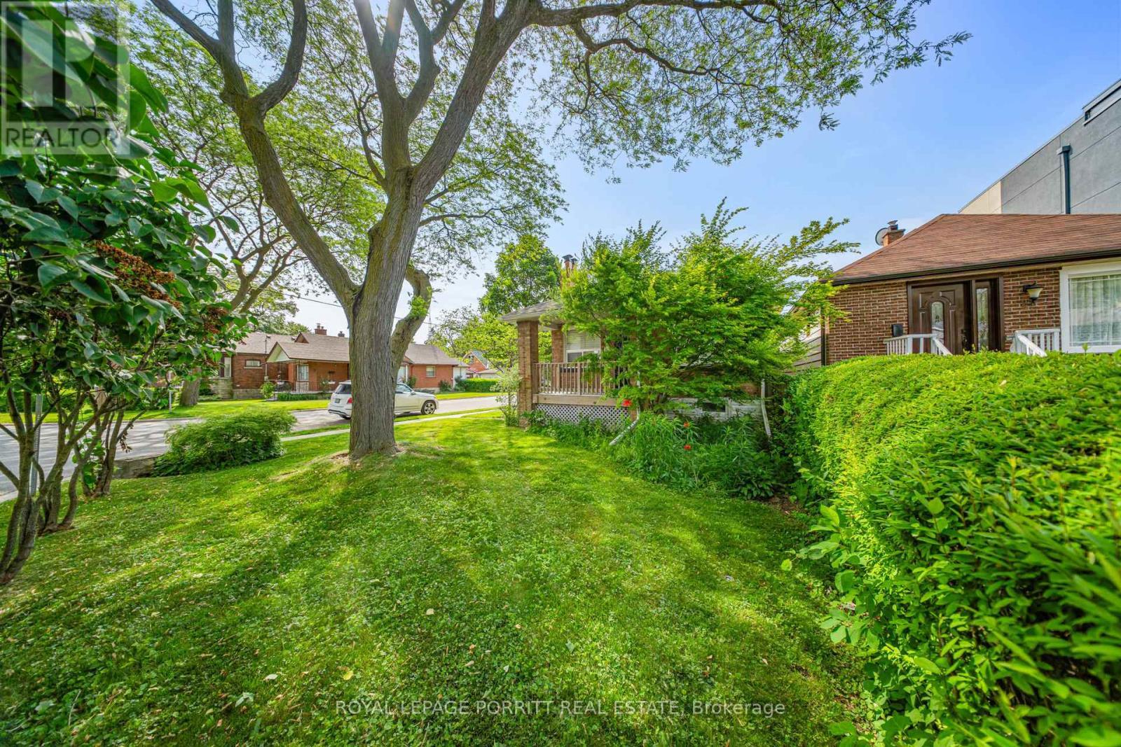 












25 ASH CRESCENT

,
Toronto,




Ontario
M8W1E4

