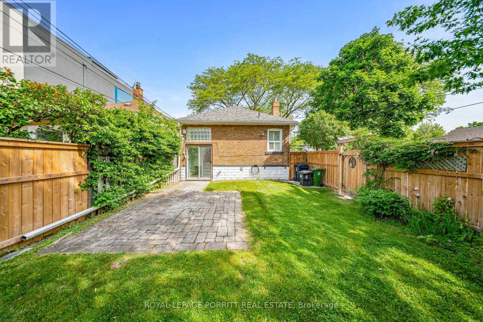












25 ASH CRESCENT

,
Toronto,




Ontario
M8W1E4

