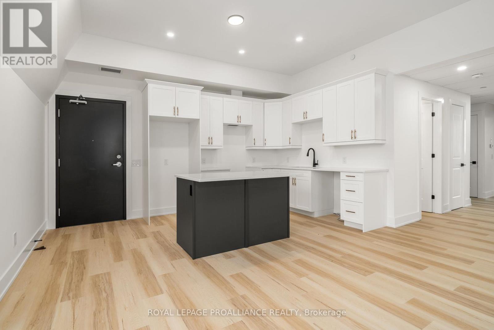 












302 - 941 CHARLES WILSON PARKWAY

,
Cobourg,




Ontario
K9A0L2


