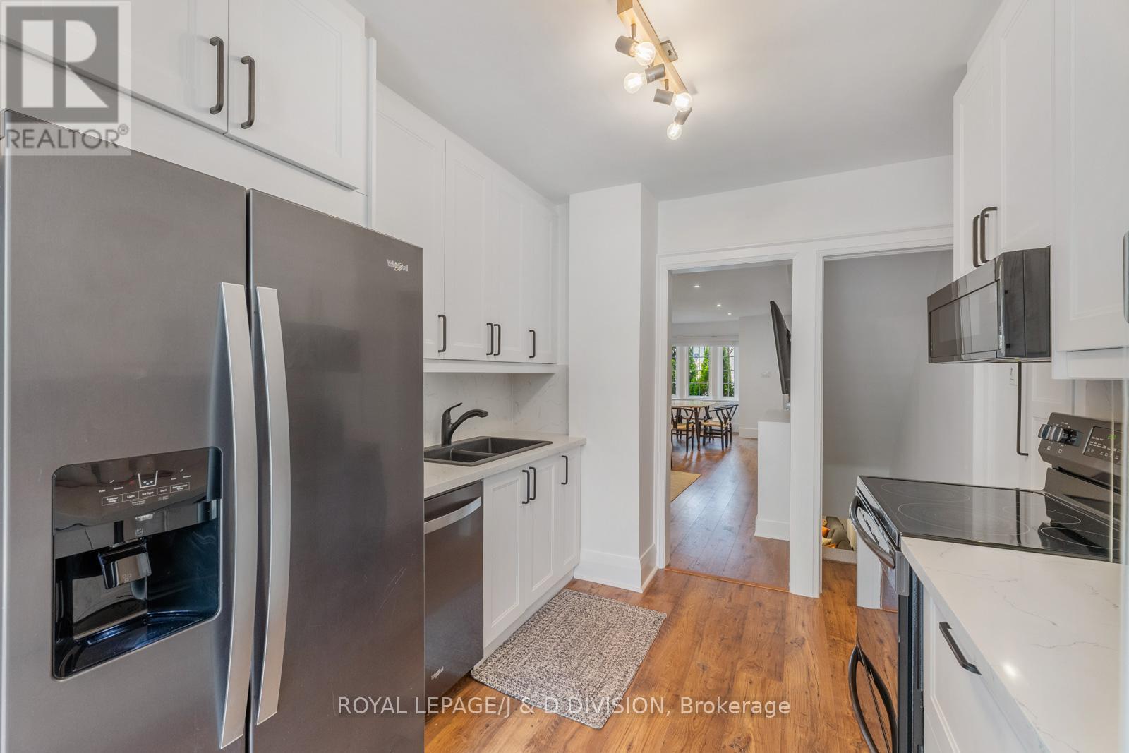 












325 DAVISVILLE AVENUE

,
Toronto,




Ontario
M4S1H1

