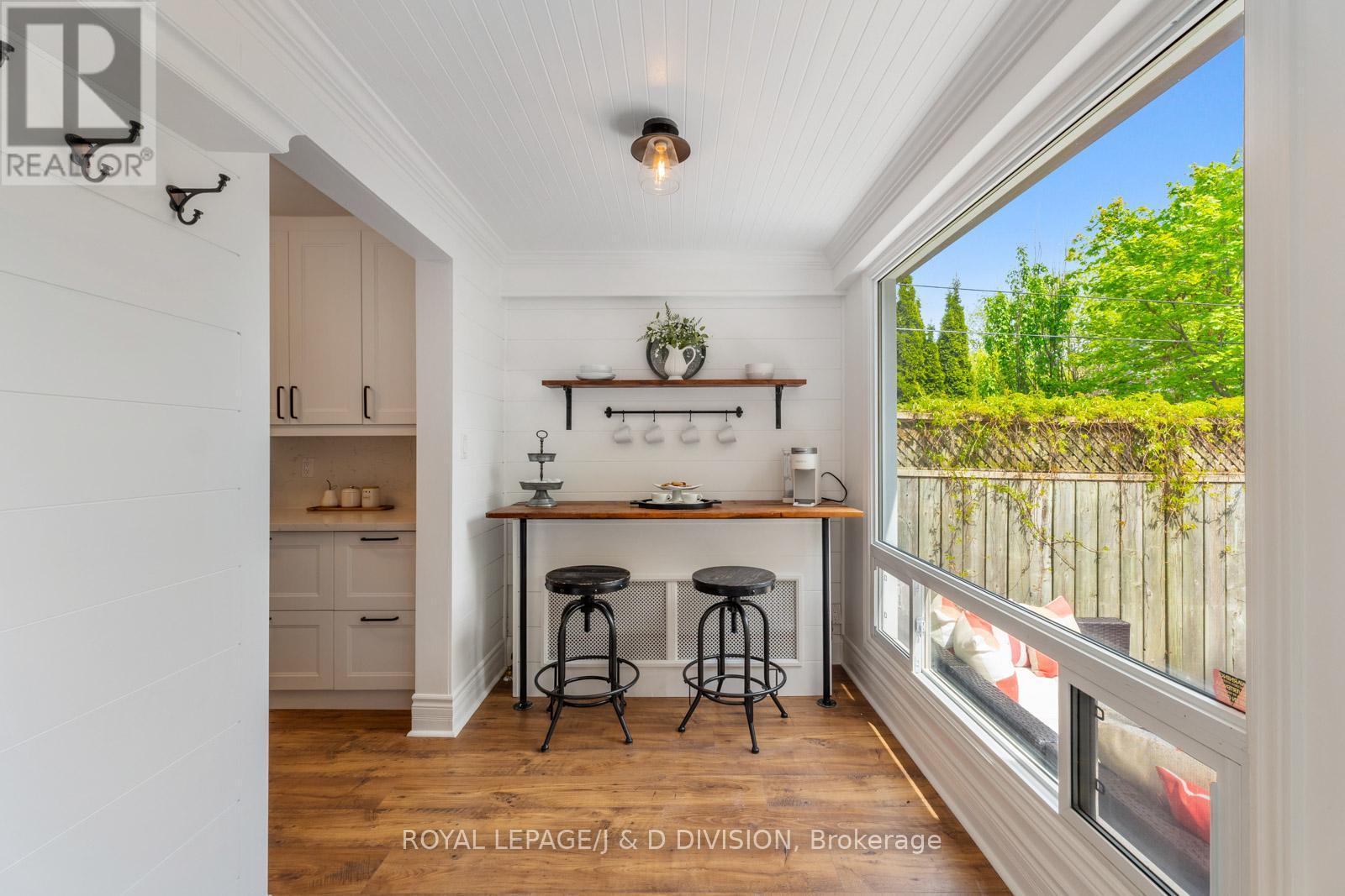 












325 DAVISVILLE AVENUE

,
Toronto,




Ontario
M4S1H1

