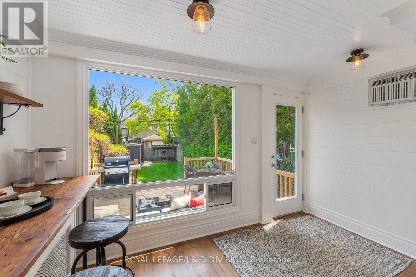 












325 DAVISVILLE AVENUE

,
Toronto,




Ontario
M4S1H1

