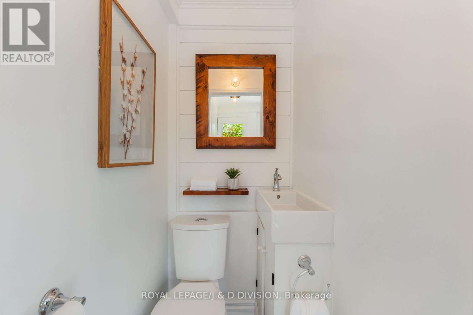 












325 DAVISVILLE AVENUE

,
Toronto,




Ontario
M4S1H1

