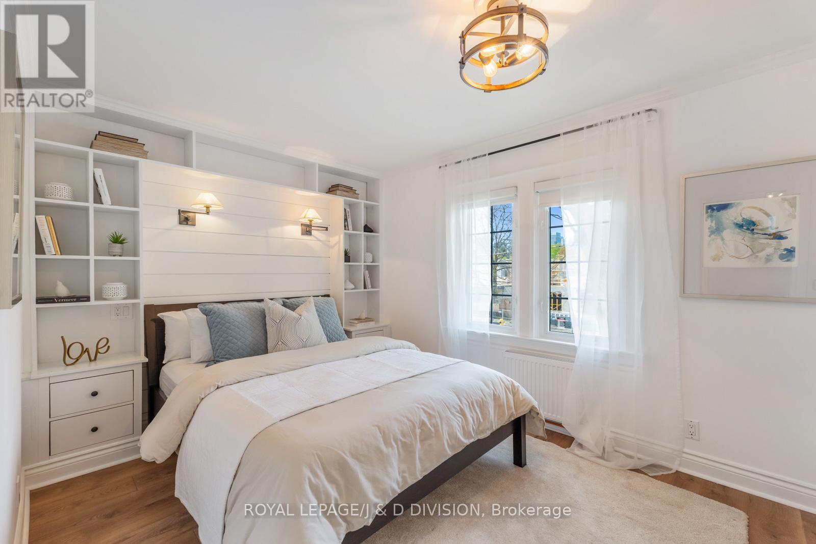 












325 DAVISVILLE AVENUE

,
Toronto,




Ontario
M4S1H1

