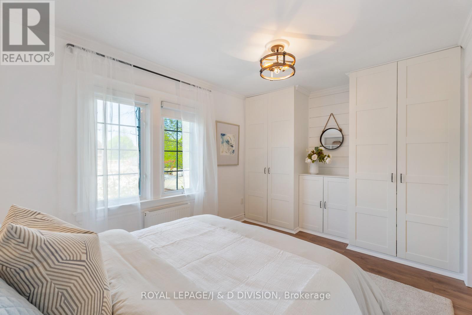 












325 DAVISVILLE AVENUE

,
Toronto,




Ontario
M4S1H1


