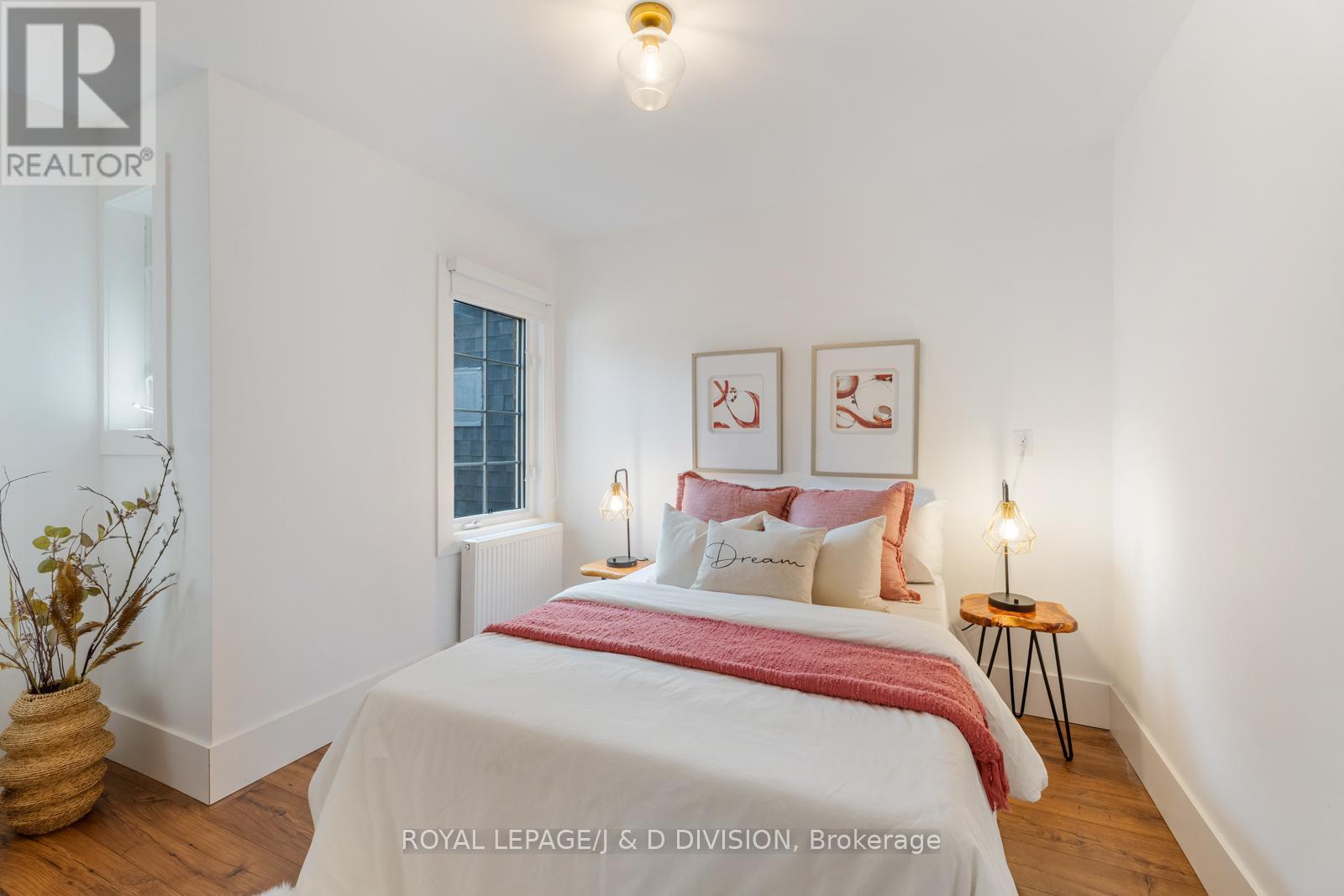 












325 DAVISVILLE AVENUE

,
Toronto,




Ontario
M4S1H1

