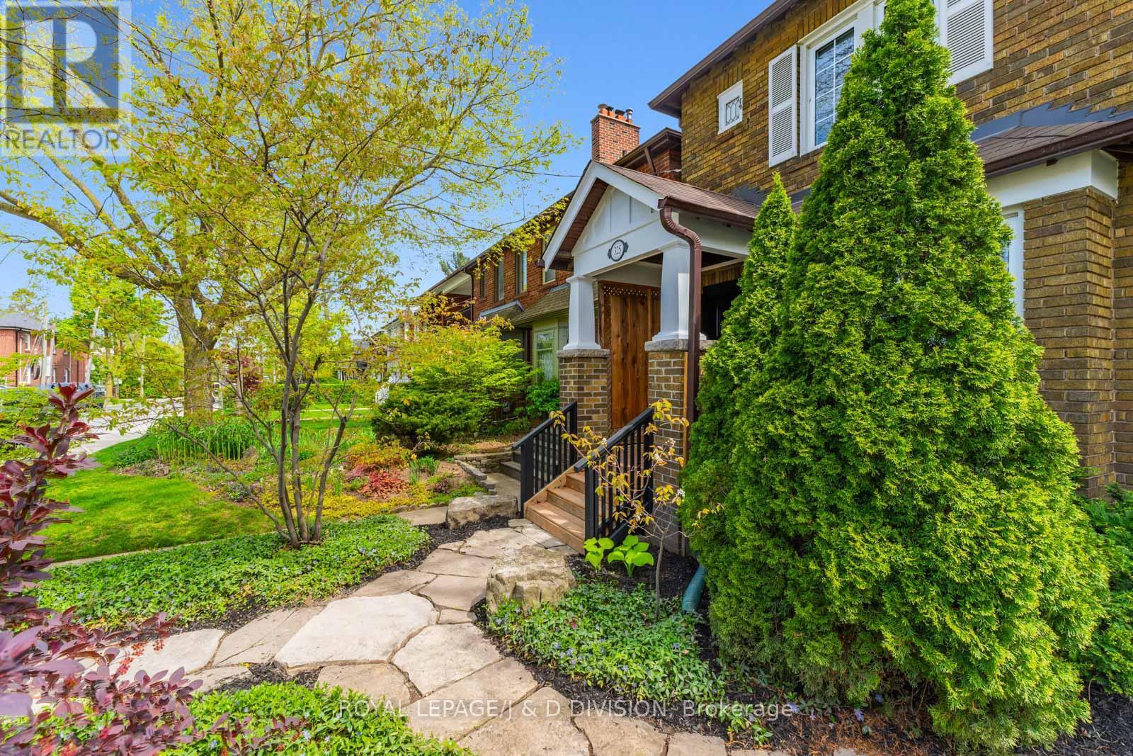 












325 DAVISVILLE AVENUE

,
Toronto,




Ontario
M4S1H1

