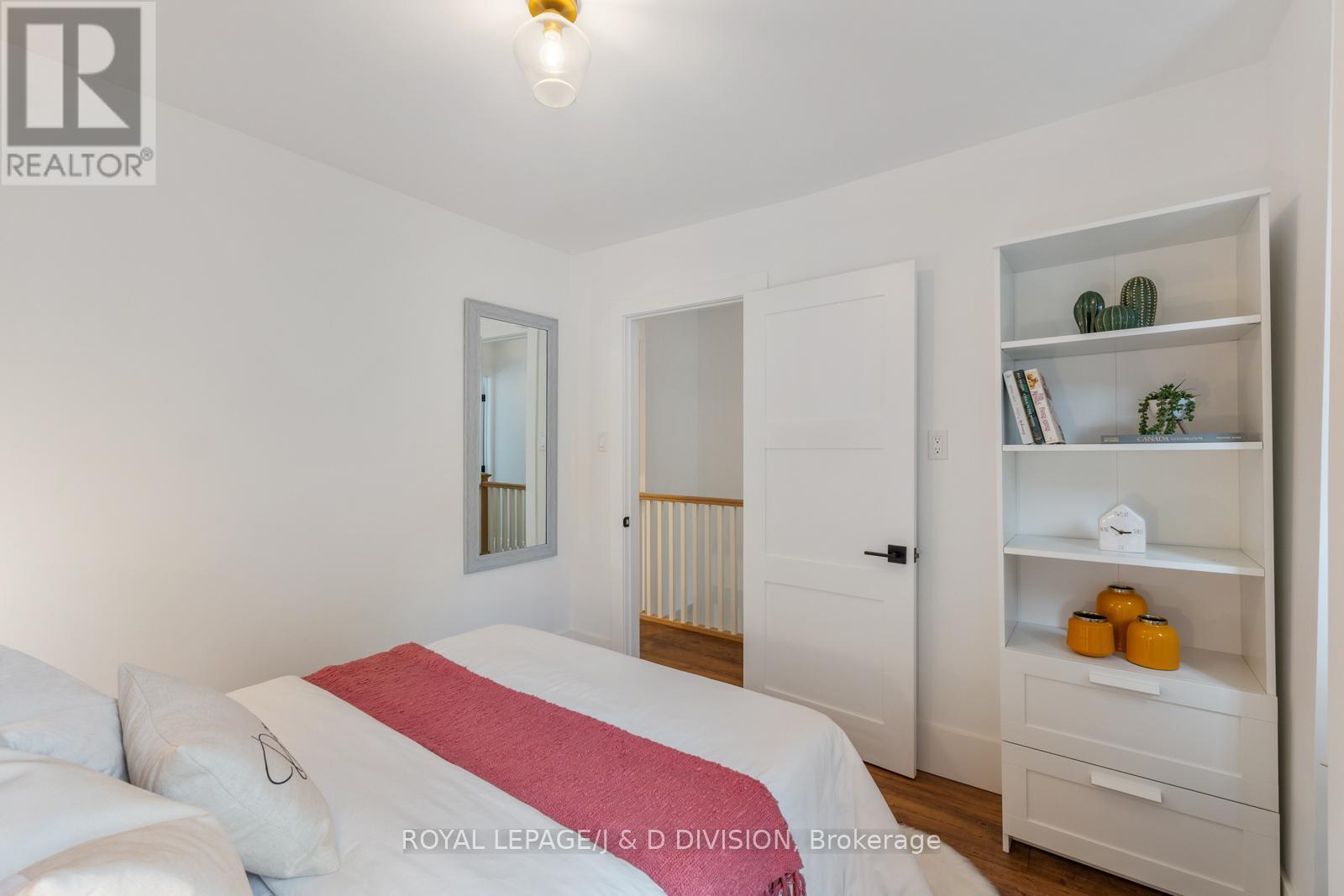 












325 DAVISVILLE AVENUE

,
Toronto,




Ontario
M4S1H1


