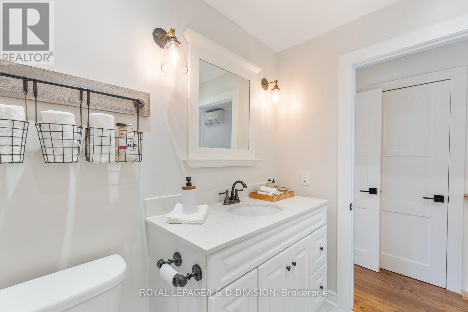 












325 DAVISVILLE AVENUE

,
Toronto,




Ontario
M4S1H1

