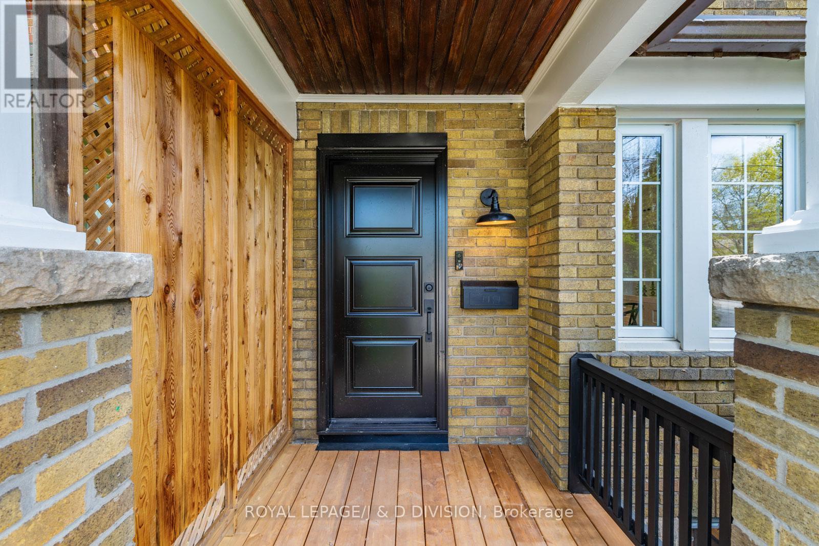 












325 DAVISVILLE AVENUE

,
Toronto,




Ontario
M4S1H1

