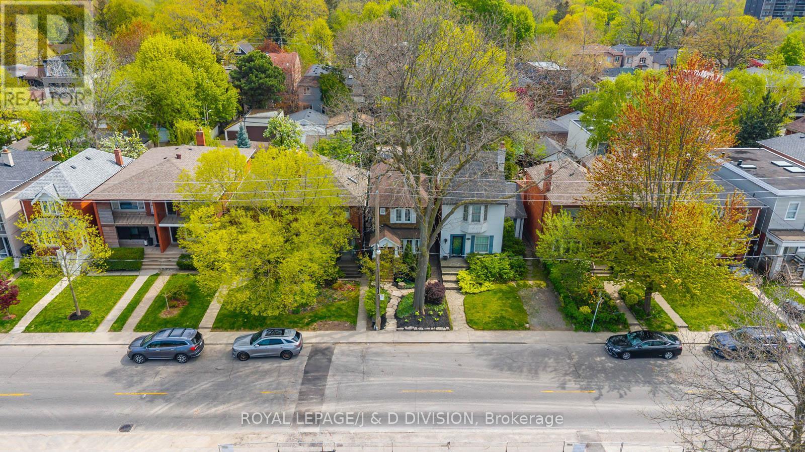 












325 DAVISVILLE AVENUE

,
Toronto,




Ontario
M4S1H1

