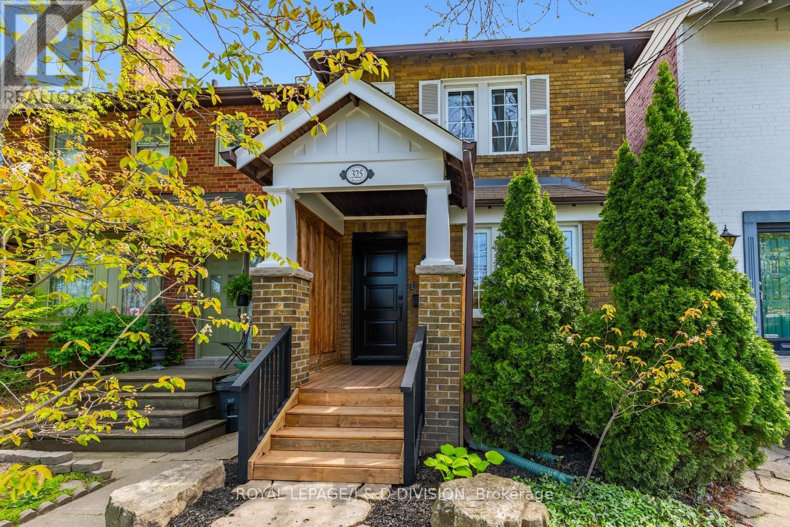 












325 DAVISVILLE AVENUE

,
Toronto,




Ontario
M4S1H1

