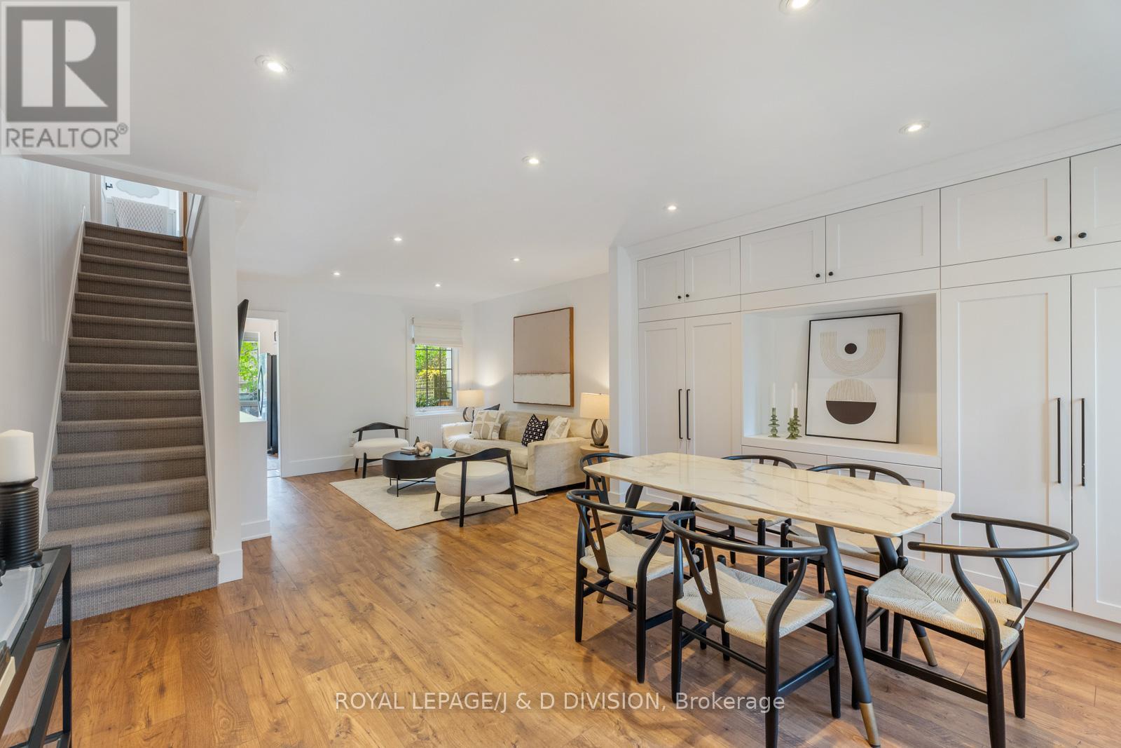 












325 DAVISVILLE AVENUE

,
Toronto,




Ontario
M4S1H1

