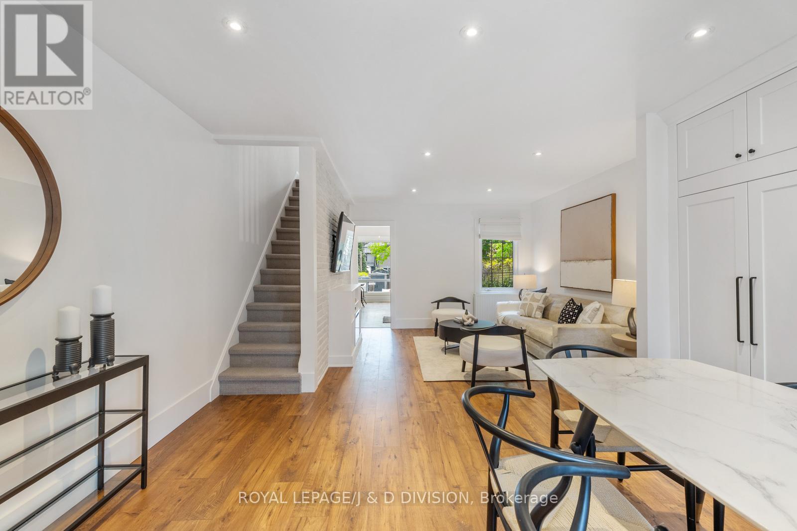 












325 DAVISVILLE AVENUE

,
Toronto,




Ontario
M4S1H1

