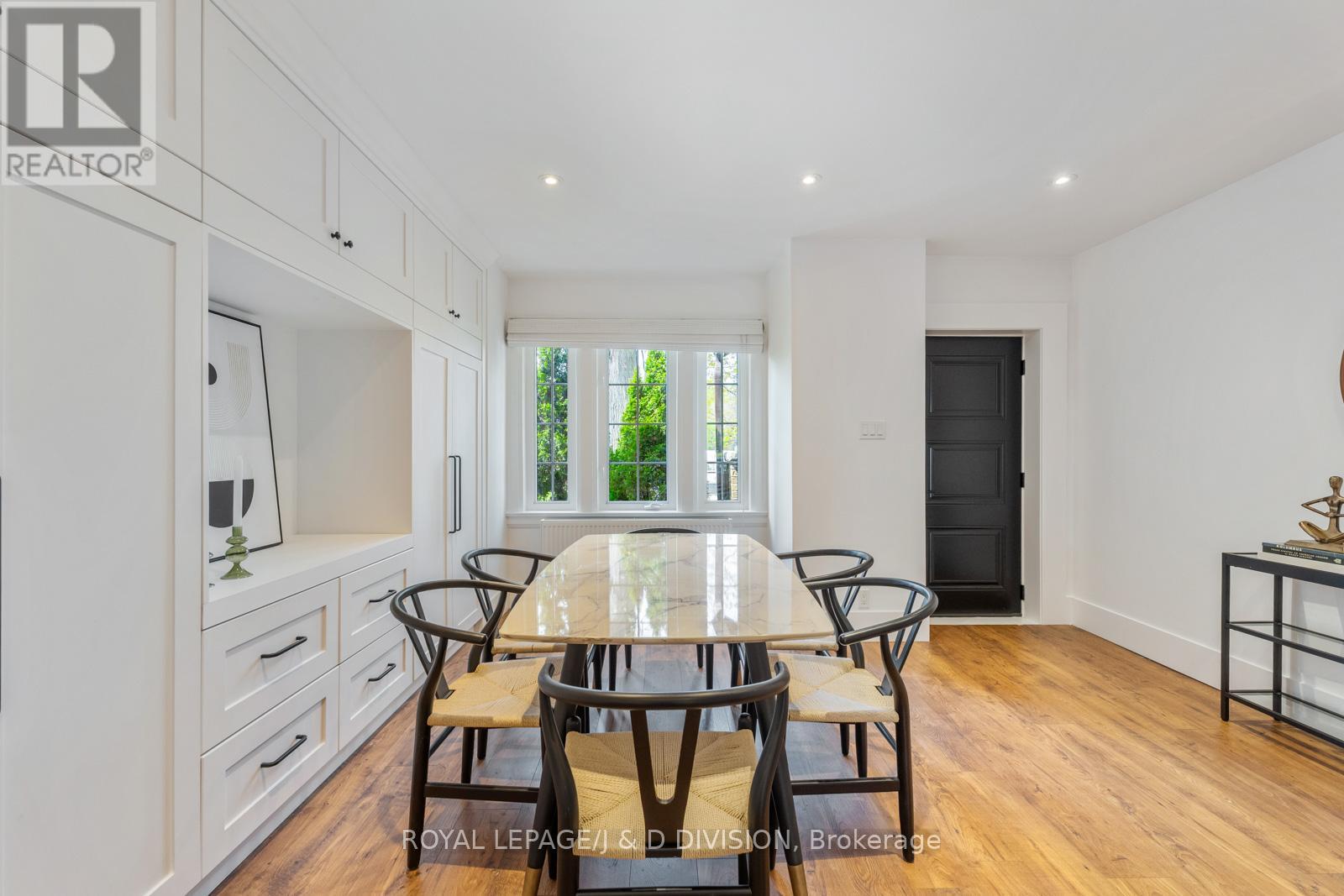 












325 DAVISVILLE AVENUE

,
Toronto,




Ontario
M4S1H1

