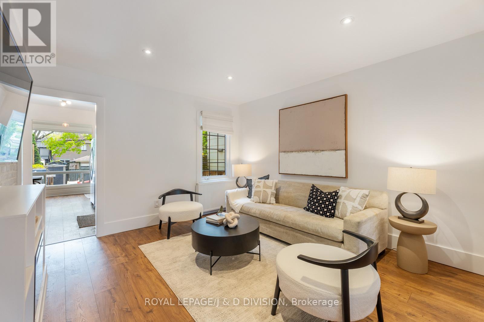 












325 DAVISVILLE AVENUE

,
Toronto,




Ontario
M4S1H1


