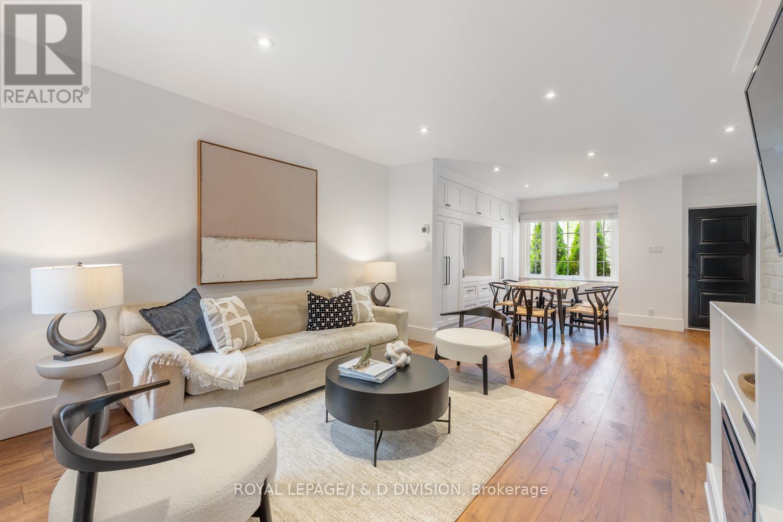 












325 DAVISVILLE AVENUE

,
Toronto,




Ontario
M4S1H1

