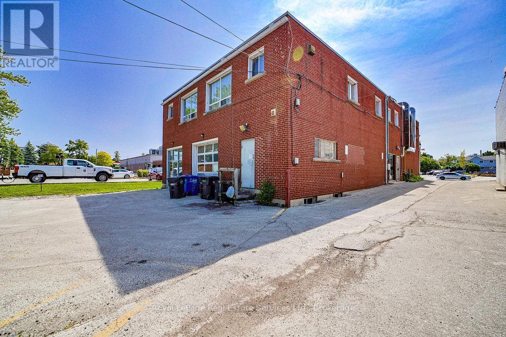 












2307 - 2309 LAKESHORE ROAD W

,
Oakville (BR Bronte),




Ontario
L6L1H2

