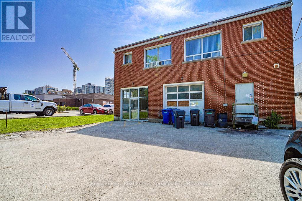 












2307 - 2309 LAKESHORE ROAD W

,
Oakville (BR Bronte),




Ontario
L6L1H2

