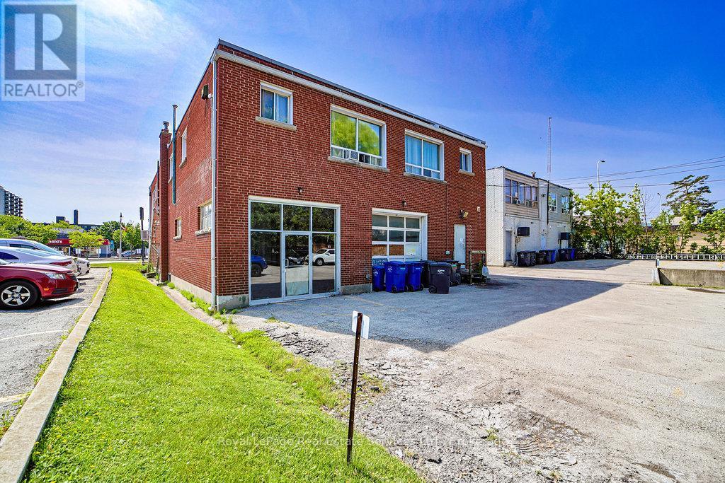 












2307 - 2309 LAKESHORE ROAD W

,
Oakville (BR Bronte),




Ontario
L6L1H2

