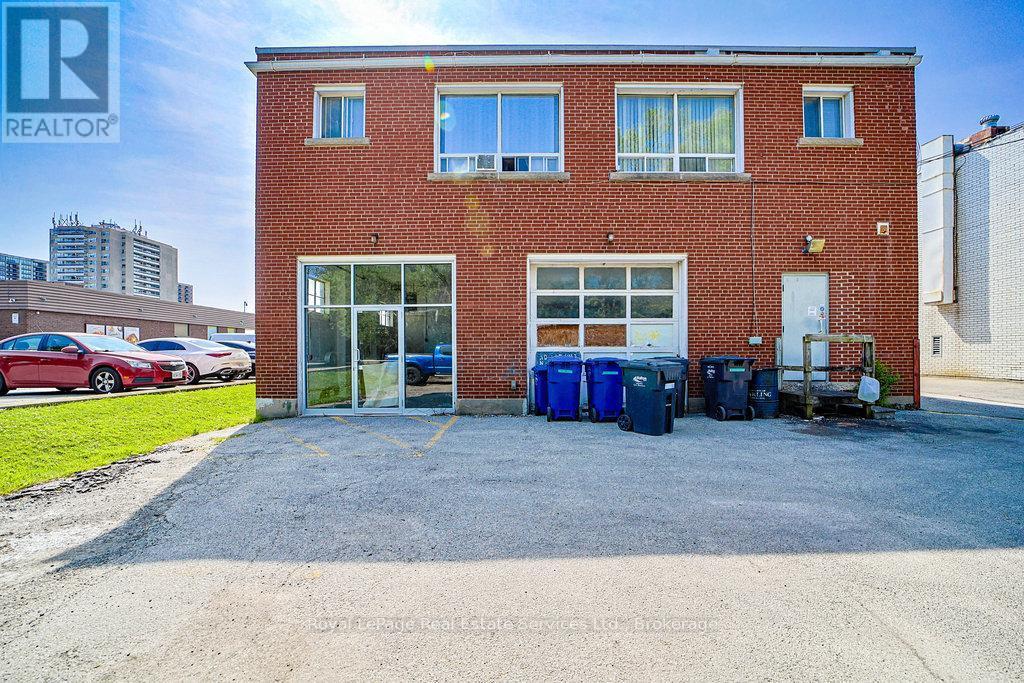 












2307 - 2309 LAKESHORE ROAD W

,
Oakville (BR Bronte),




Ontario
L6L1H2

