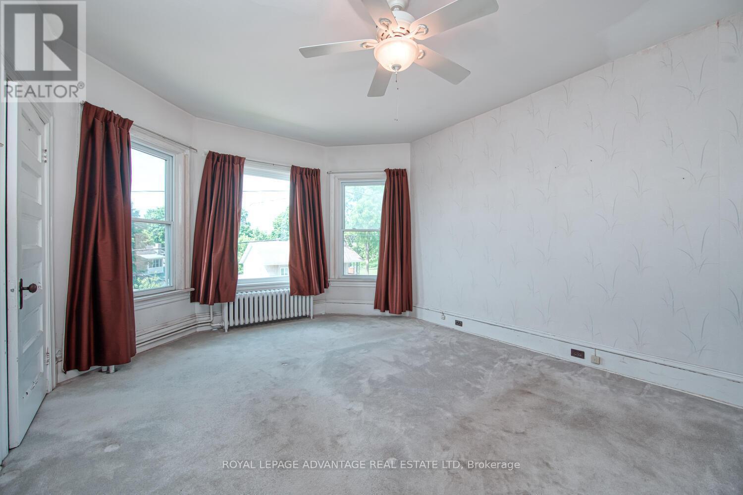 












11 ELMSLEY STREET S

,
Smiths Falls,




Ontario
K7A3P1

