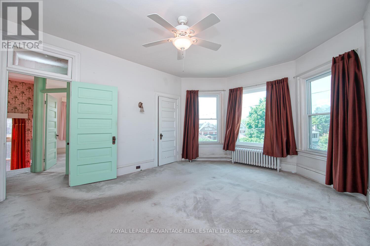 












11 ELMSLEY STREET S

,
Smiths Falls,




Ontario
K7A3P1

