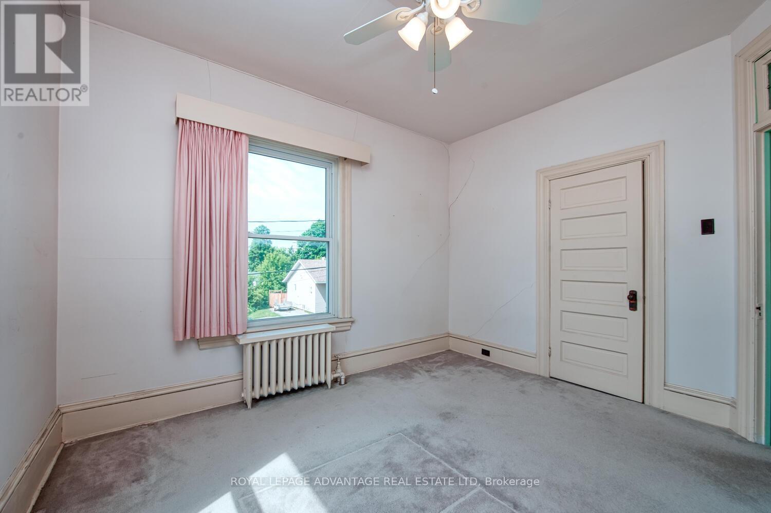 












11 ELMSLEY STREET S

,
Smiths Falls,




Ontario
K7A3P1


