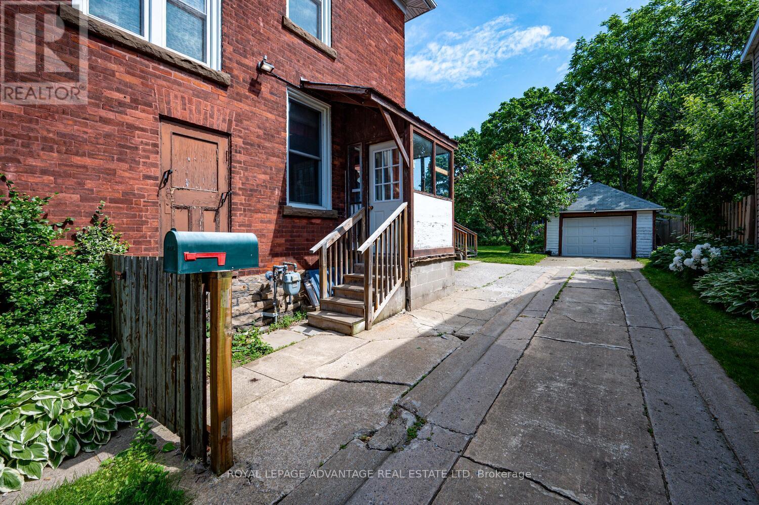 












11 ELMSLEY STREET S

,
Smiths Falls,




Ontario
K7A3P1

