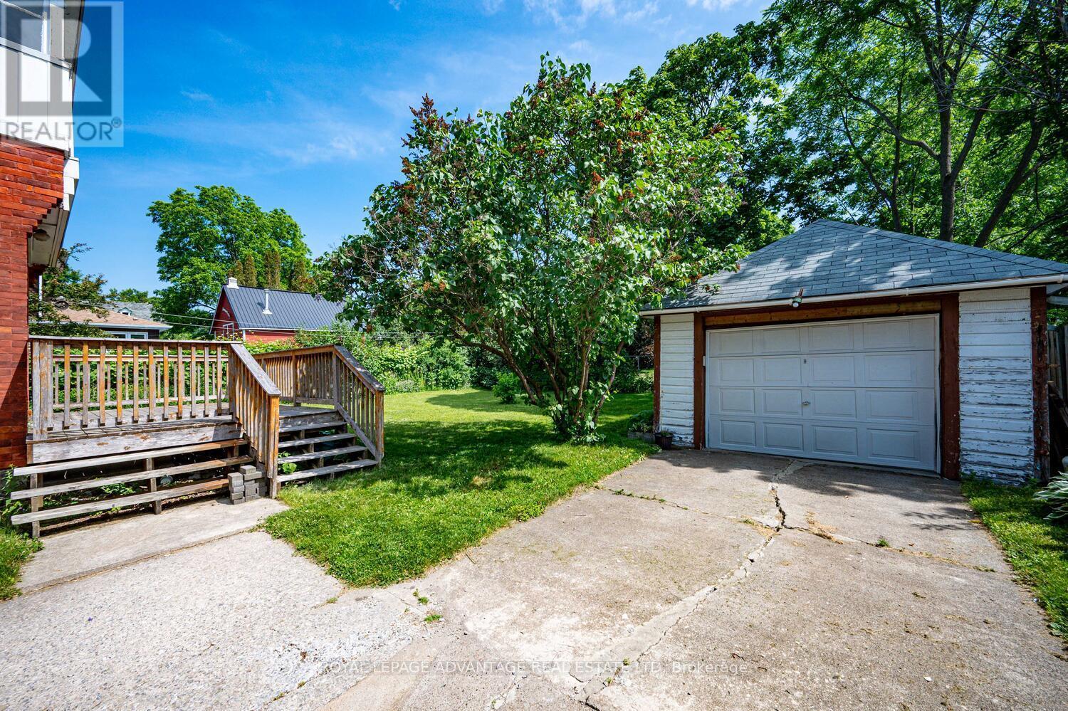 












11 ELMSLEY STREET S

,
Smiths Falls,




Ontario
K7A3P1

