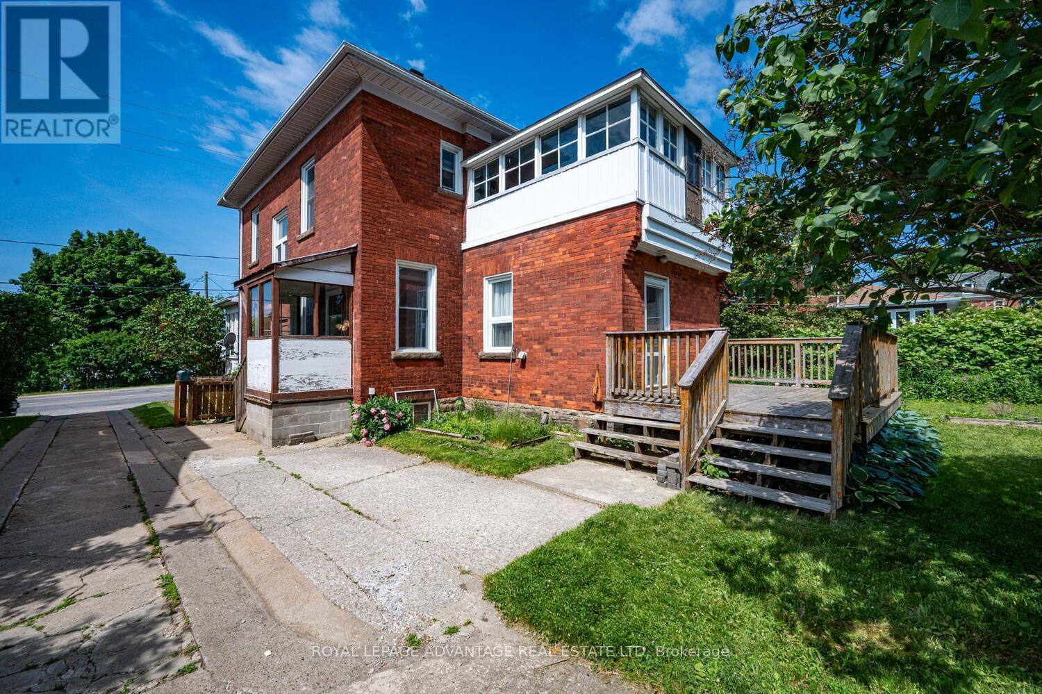 












11 ELMSLEY STREET S

,
Smiths Falls,




Ontario
K7A3P1

