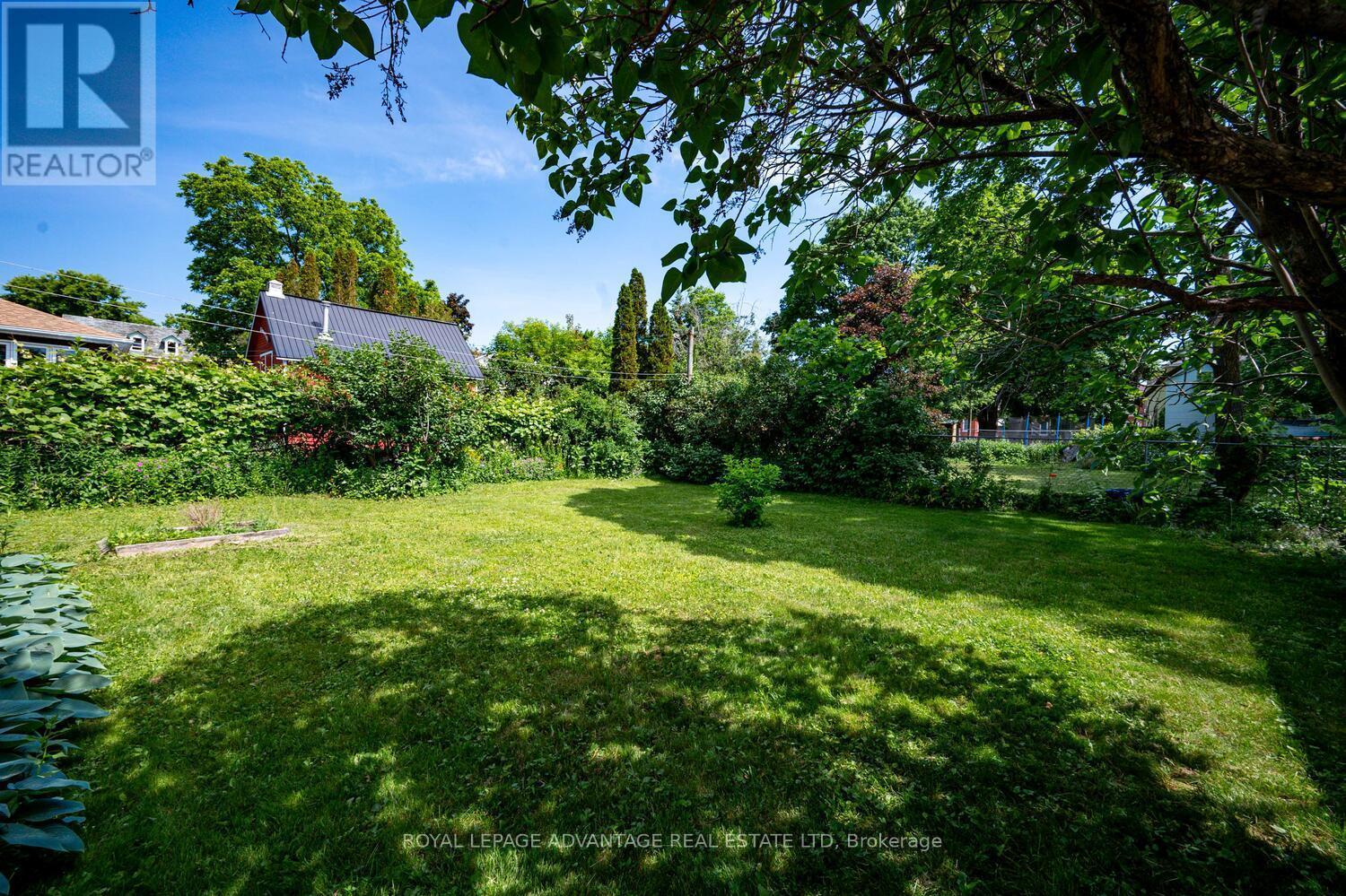 












11 ELMSLEY STREET S

,
Smiths Falls,




Ontario
K7A3P1

