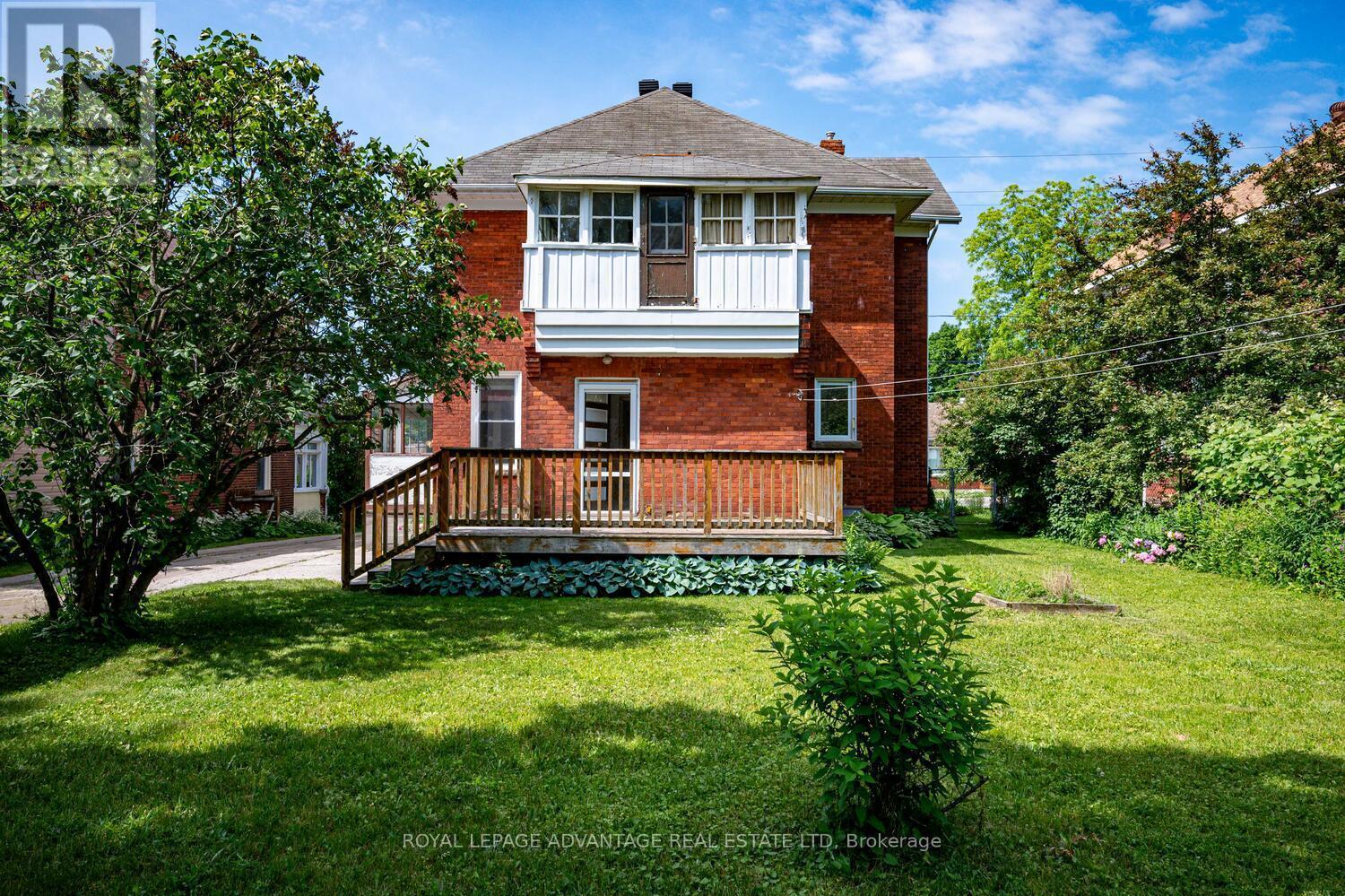 












11 ELMSLEY STREET S

,
Smiths Falls,




Ontario
K7A3P1

