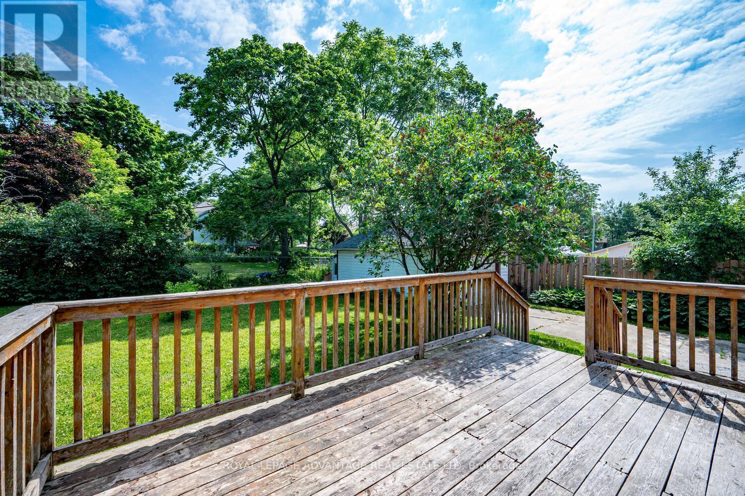 












11 ELMSLEY STREET S

,
Smiths Falls,




Ontario
K7A3P1

