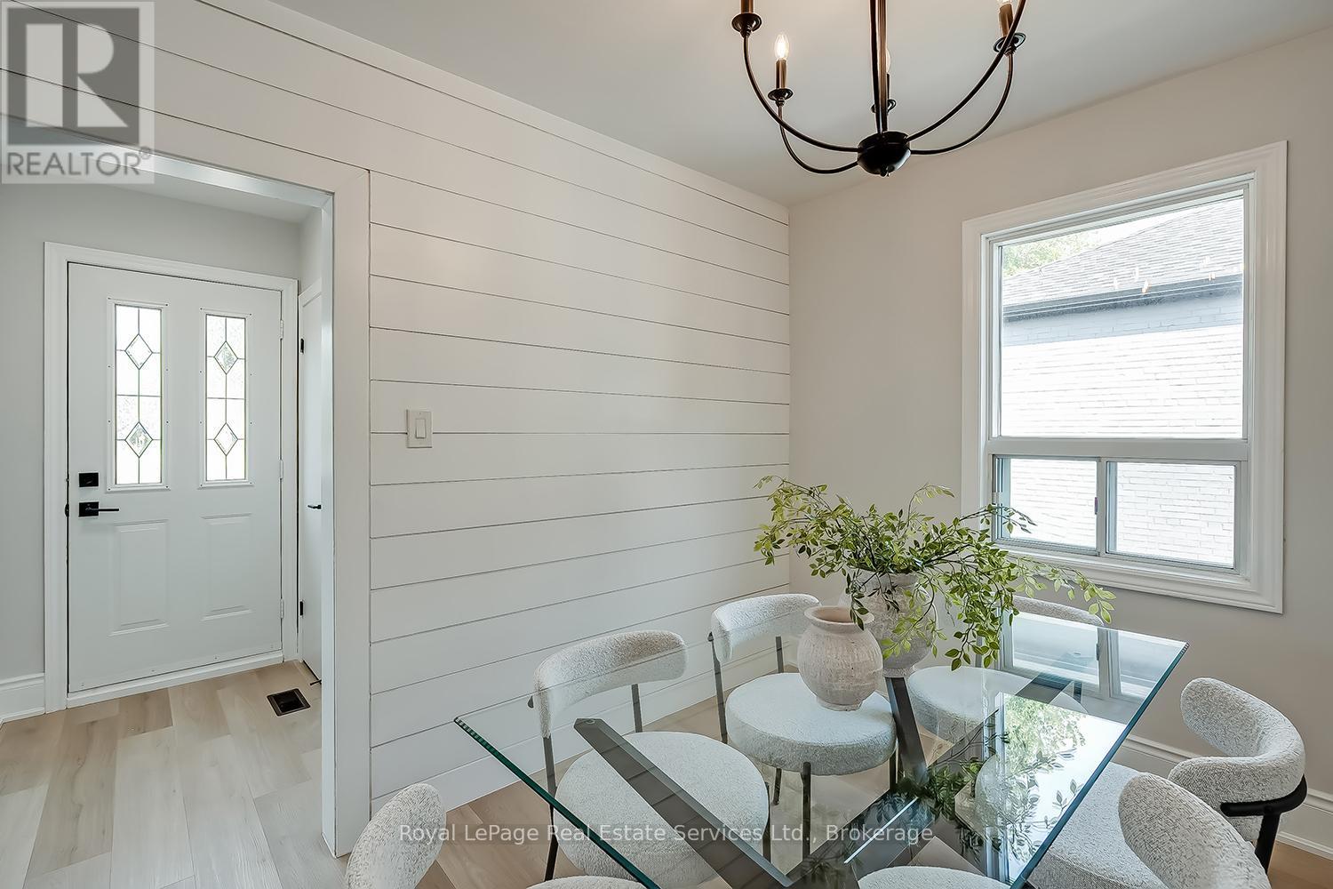 












397 BARTOS DRIVE

,
Oakville (CO Central),




Ontario
L6K3E5


