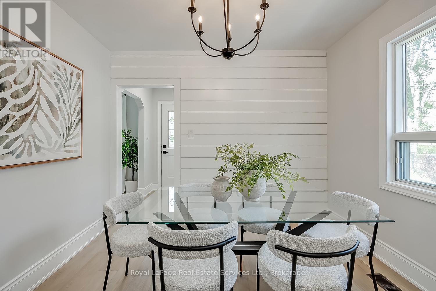 












397 BARTOS DRIVE

,
Oakville (CO Central),




Ontario
L6K3E5

