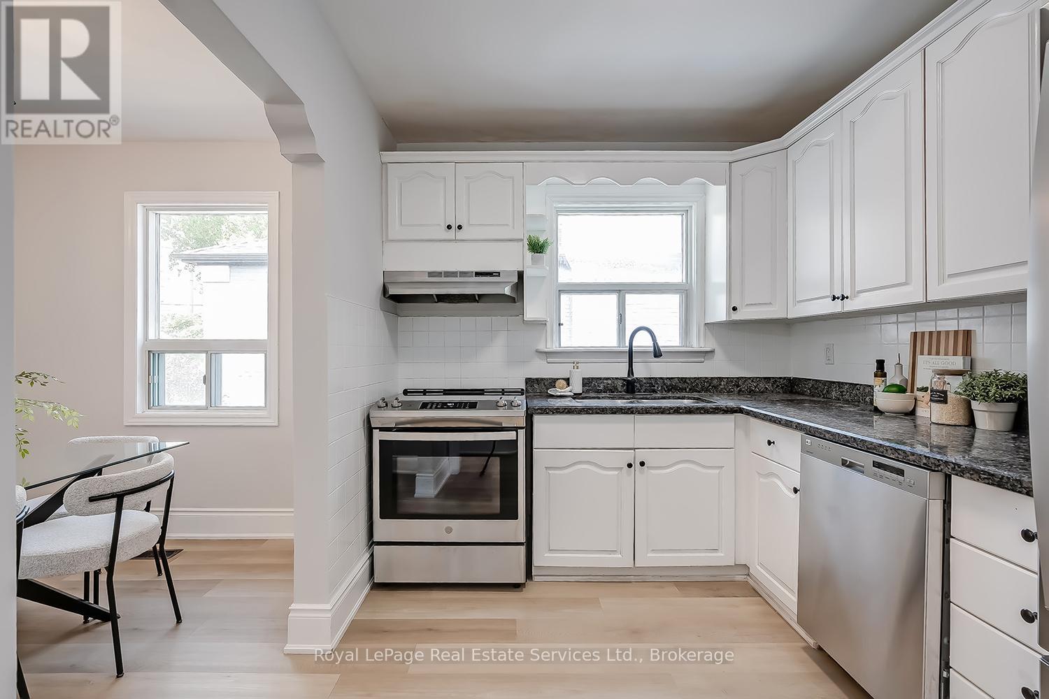 












397 BARTOS DRIVE

,
Oakville (CO Central),




Ontario
L6K3E5

