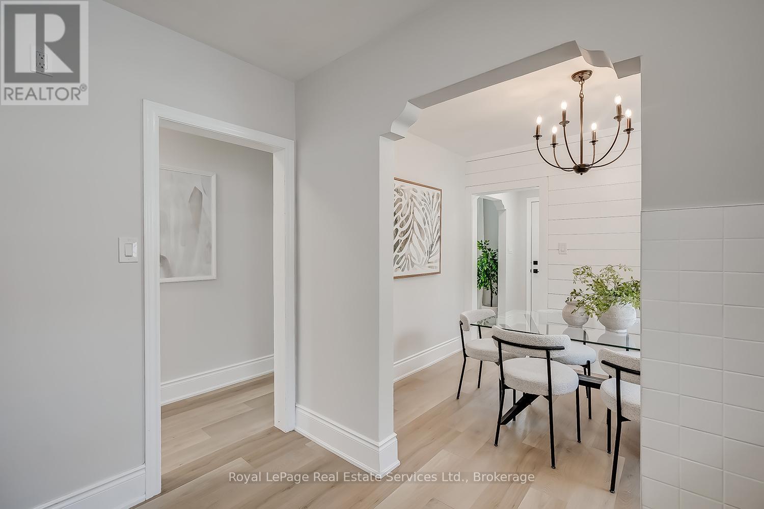 












397 BARTOS DRIVE

,
Oakville (CO Central),




Ontario
L6K3E5

