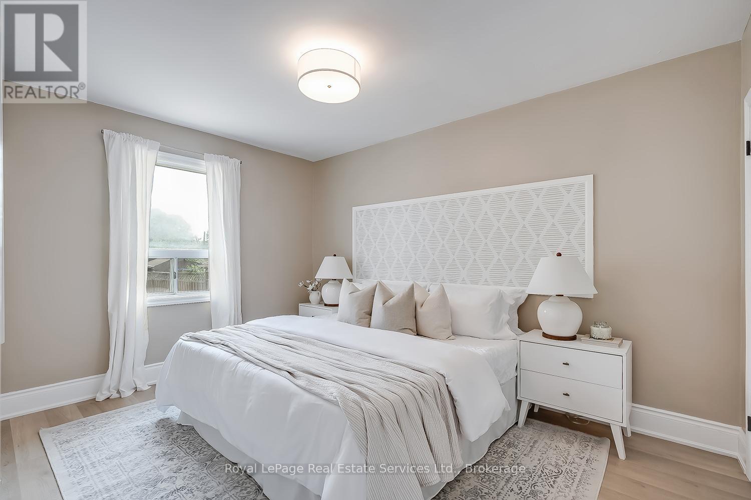 












397 BARTOS DRIVE

,
Oakville (CO Central),




Ontario
L6K3E5

