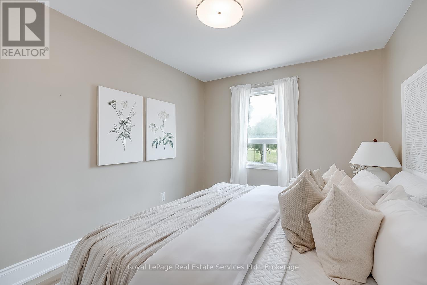 












397 BARTOS DRIVE

,
Oakville (CO Central),




Ontario
L6K3E5

