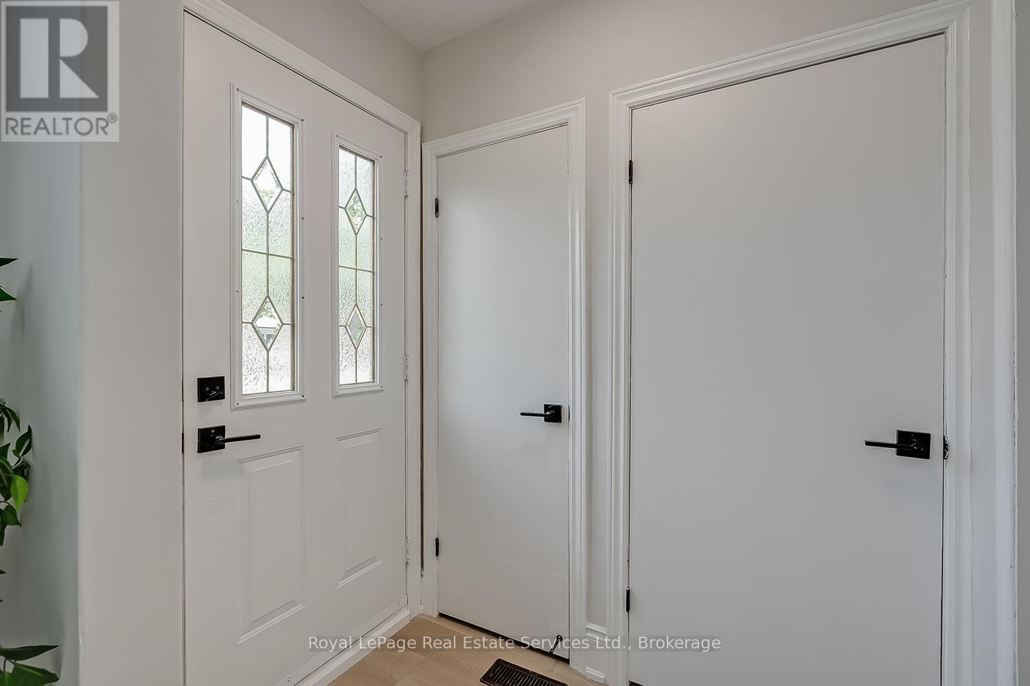 












397 BARTOS DRIVE

,
Oakville (CO Central),




Ontario
L6K3E5

