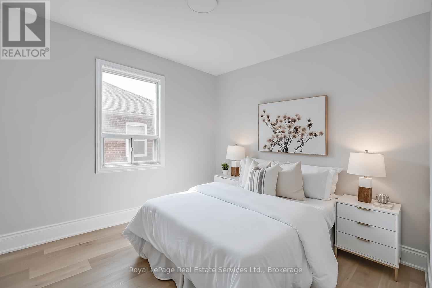 












397 BARTOS DRIVE

,
Oakville (CO Central),




Ontario
L6K3E5

