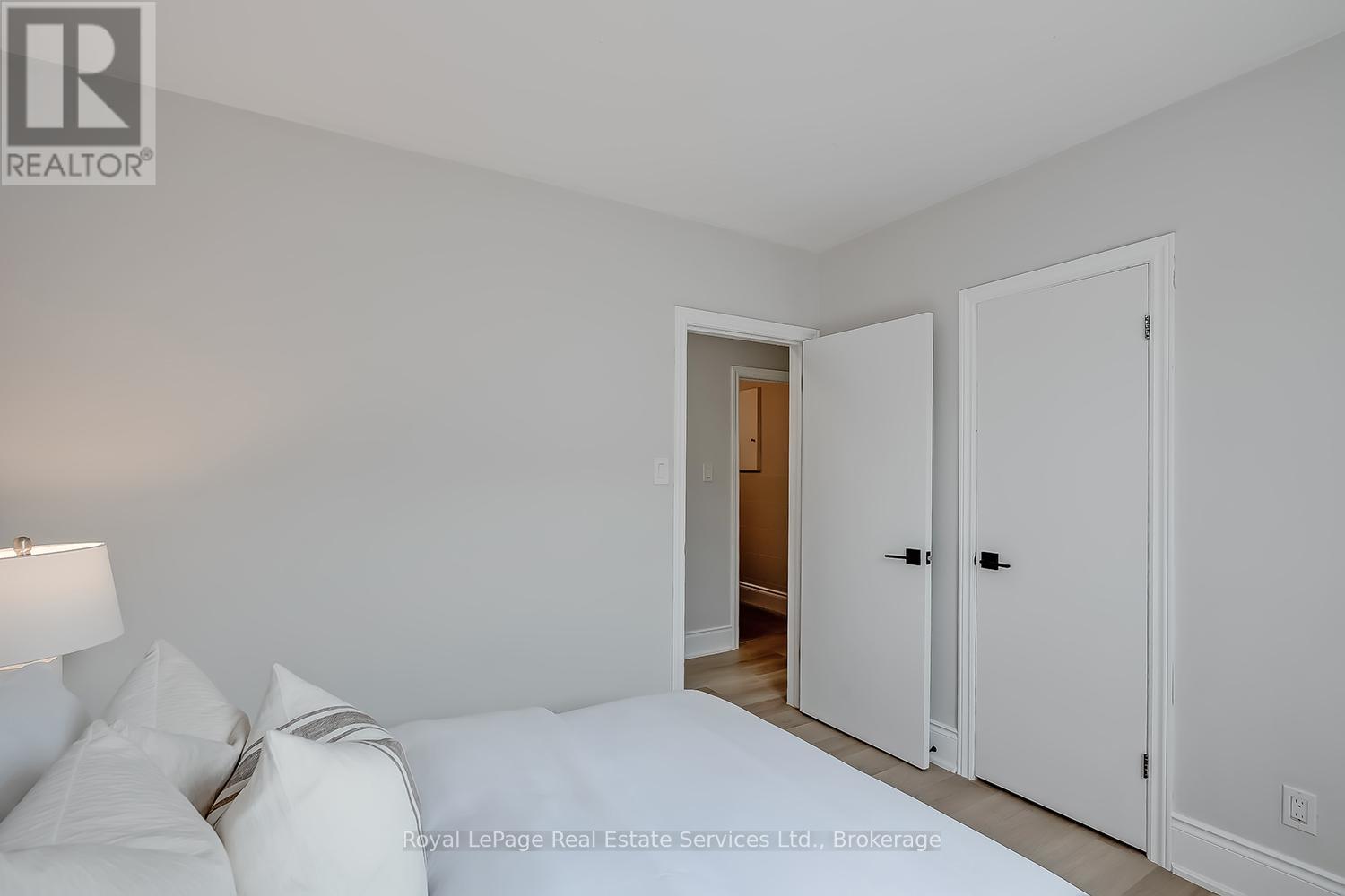 












397 BARTOS DRIVE

,
Oakville (CO Central),




Ontario
L6K3E5

