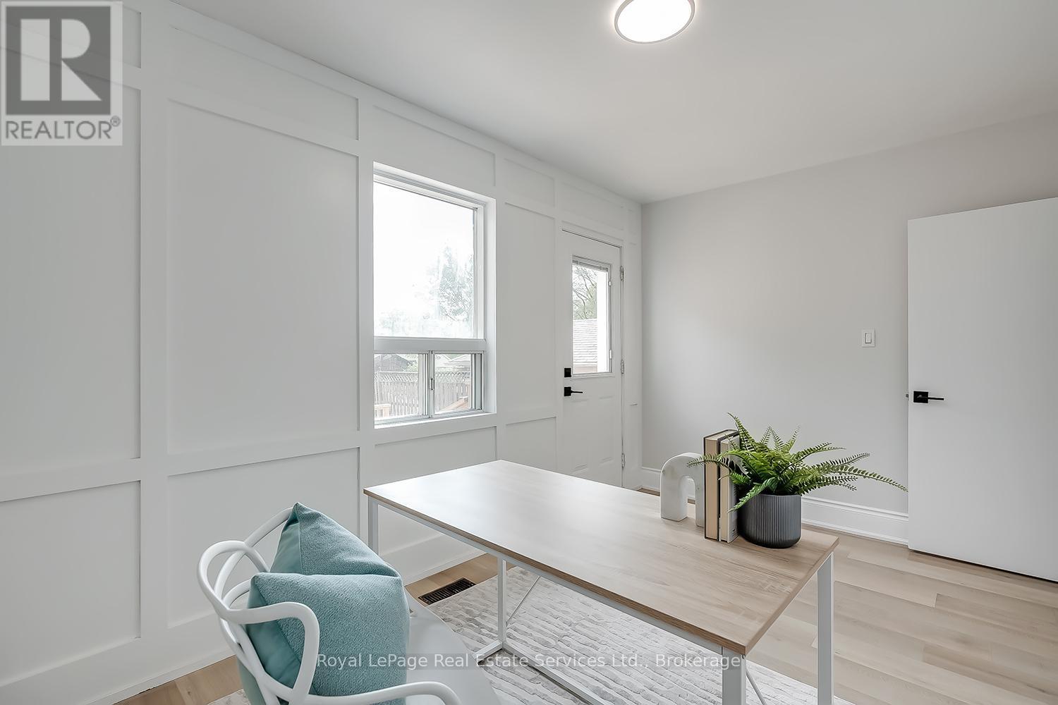 












397 BARTOS DRIVE

,
Oakville (CO Central),




Ontario
L6K3E5

