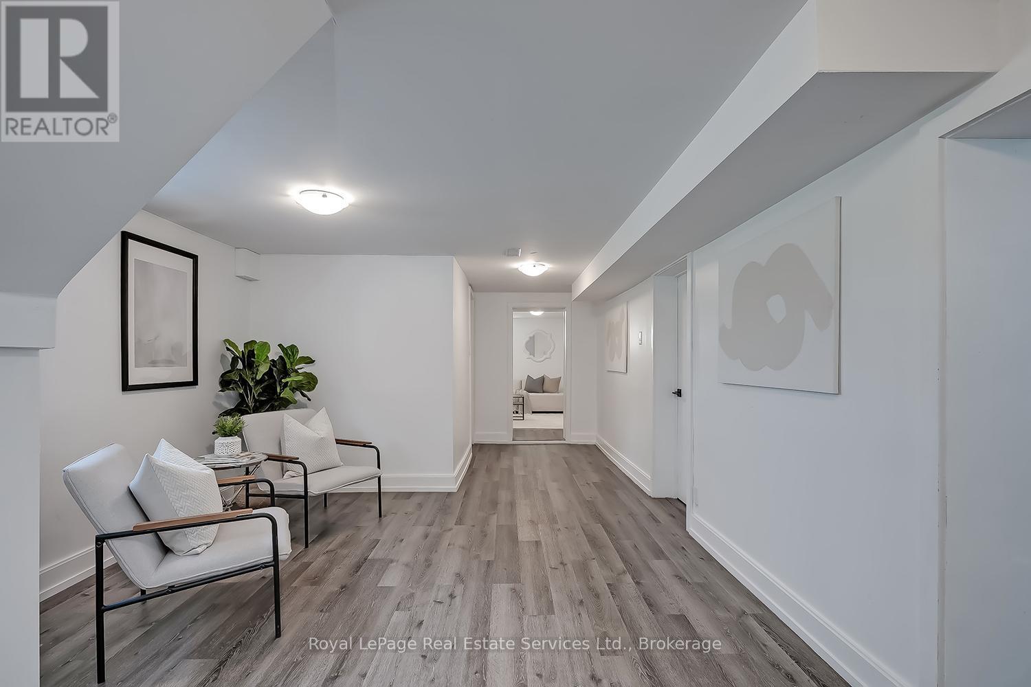 












397 BARTOS DRIVE

,
Oakville (CO Central),




Ontario
L6K3E5


